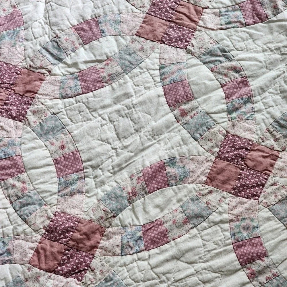 VINTAGE Double Wedding Ring Quilt handmade micro floral Pink Calico 95x105 Queen